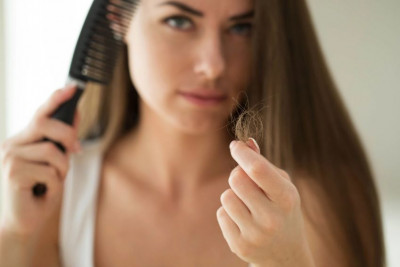 Rambut Rontok Selama Masa Karantina? Ini Penyebabnya